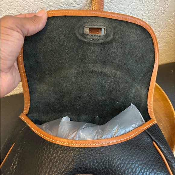 Vintage Dooney and Bourke Crossbody - Picture 11 of 16